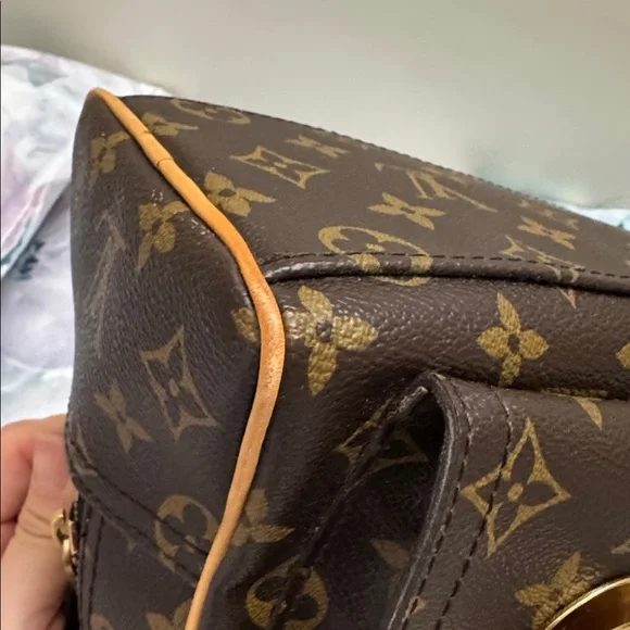 Authentic Louis Vuitton Manhattan PM Brown and Gold Monogram Satchel - Picture 5 of 16